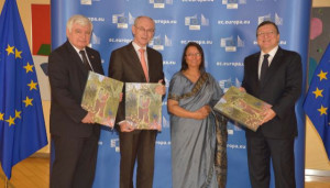 Surjan, VanRompuy, Bharti and Barroso with the BBT Ramayana gift 