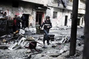 Maximum risk. The author dodges sniper fire in Aleppo’s Salaheddin neighborhood. (Alessio Romenzi)