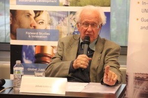  In the lecture Professor Galtung distilled his experience of 30 years of mediation. 