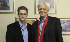 Edward Snowden and Hans-Christian Ströebele in Moscow, Russia. Photo: Büro Hans-Christian Ströbele.