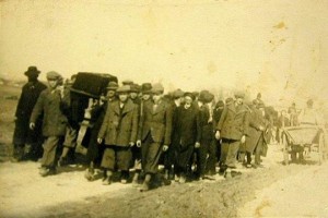Funeral for a victim of the 1929 Hebron Massacre. (Photographer unknown)
