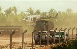 Army helicopters and trucks move in as part of the operation. © Globo TV