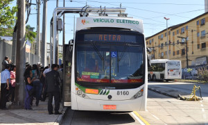 The world’s first battery-powered bus transported 135,000 people in its first 10 days of operation. Photo credit: Metropolitan Urban Transportation Company