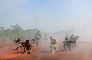 A US Special Forces trainer supervises a military assault drill for a unit within the Sudan People's Liberation Army (SPLA) in Nzara. (Reuters/Andreea Campean)