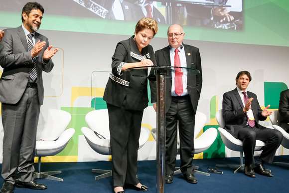 Brazil President Dilma Rousseff signed into law the first 'Internet Bill of Rights' at the NETmundial conference in Sao Paulo on Wednesday [23 Apr 2014]. (Photo: Roberto Stuckert Filho/PR)