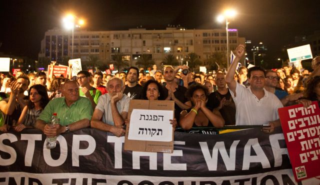 Protest against the Gaza operation, Tel Aviv, July 26, 2014. Photo by Tomer Appelbaum