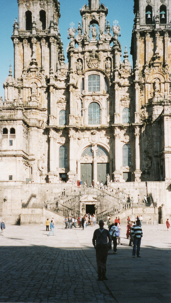 21- Eu em frente a Catedral de Santiago de Compostela