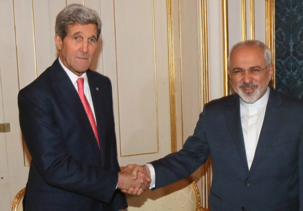 Kerry-Zarif handshake (AFP) usa iran nuclear