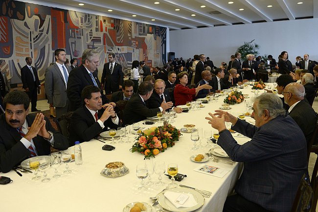 Working lunch hosted by President of Brazil Dilma Rousseff in honour of the leaders of BRICS and South American nations including Uruguay President Jose Mujica, Chile’s Michelle Bachelet, Ecuador’s Rafael Correa, Venezuela’s Nicolas Maduro, Argentina’s President Cristina Fernández and Bolivia’s, Evo Morales among others on 16 July 2014 in Brasilia [PPIO]