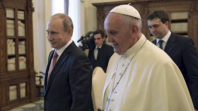 Russian President Vladimir Putin (L) meets with Pope Francis during a meeting in Vatican City, June 10, 2015. (Reuters/Alexei Nikolsky/RIA Novosti/Kremlin)