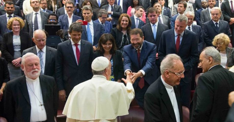 Pope Francis greets  Mayor Ignazio Marino of Rome at the Vatican on Tuesday. To the right of Marino is Mayor Bill de Blasio of New York City, while three to the left of him is California Governor Jerry Brown. (Photo: L'Osservatore Romano/AP)