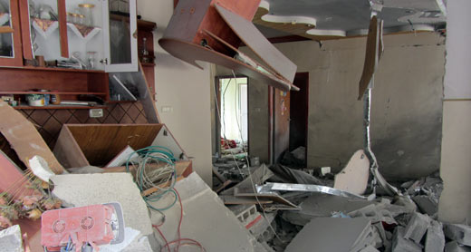 Apt. of Mu’awiyah Abu al-Jamal, his wife and their three children, destroyed by security forces in the demolition of the unit previously occupied by Nadia Abu al-Jamal, Ghassan Abu al-Jamal’s widow. Photo by ‘Amer ‘Aruri, B’Tselem, 7 October 2015
