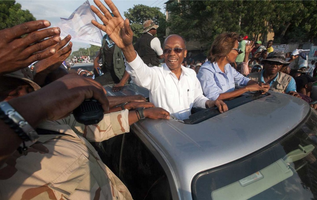 Former president Jean-Bertrand Aristide campaigns alongside Dr. Maryse Narcisse. (Daniel Morel)