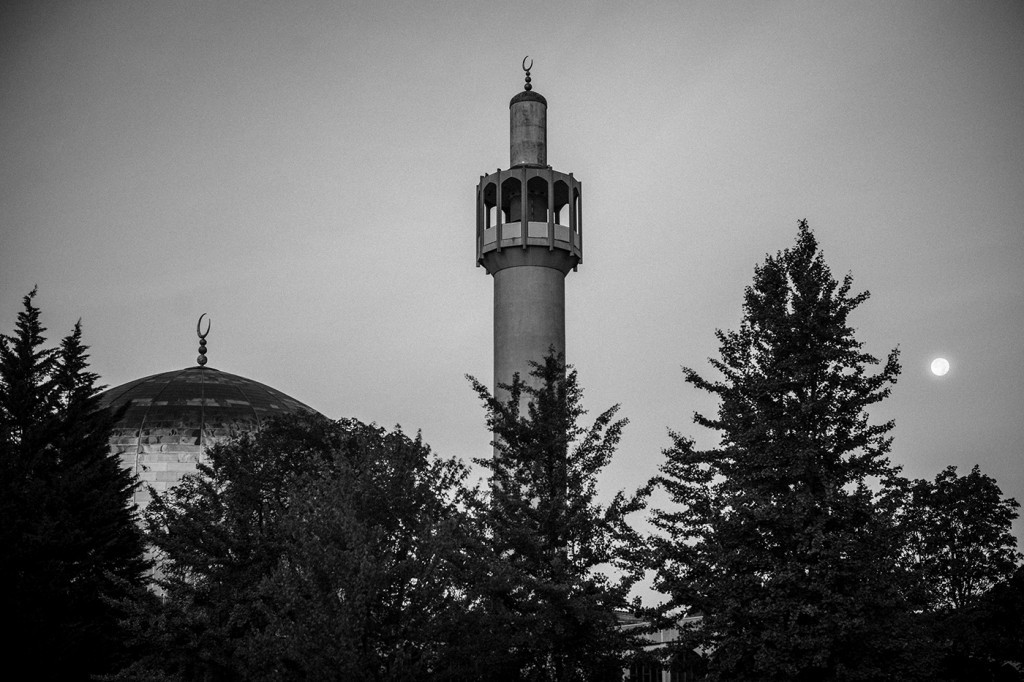 Regent’s Park Mosque, northwest London. Sept. 29, 2015. Photo: Andrew Testa for The Intercept