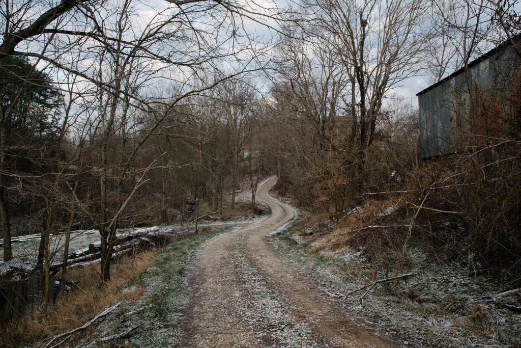 The road to one of the Tennant farms. Credit Bryan Schutmaat for The New York Times