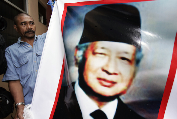     As Indonesia’s former President Suharto lay ill in 2008, a supporter displayed a portrait of him outside the Jakarta hospital where the military dictator died two weeks later. It was in Suharto’s brutal three-decade reign that Indonesia invaded East Timor, where investigative journalist Allan Nairn covered atrocities the general’s troops committed. (Vincent Thian / AP)