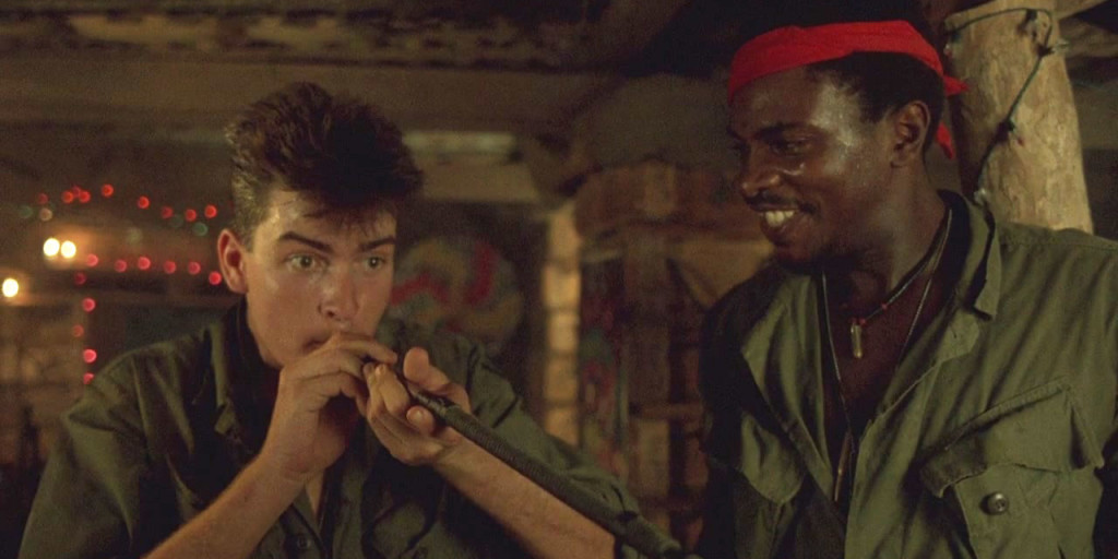 Scene from the movie Platoon (1986) with Charlie Sheen and Keith David. Photo: MGM