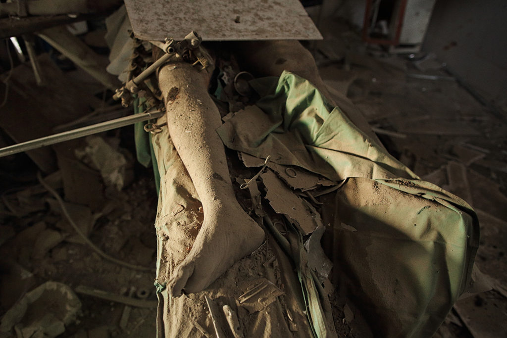 A patient — later identified as 43-year-old Baynazar Mohammad Nazar, a husband and father of four — lies dead on an operating table inside the MSF Kunduz Trauma Center, Oct. 10, 2015. Photo: Andrew Quilty/Oculi