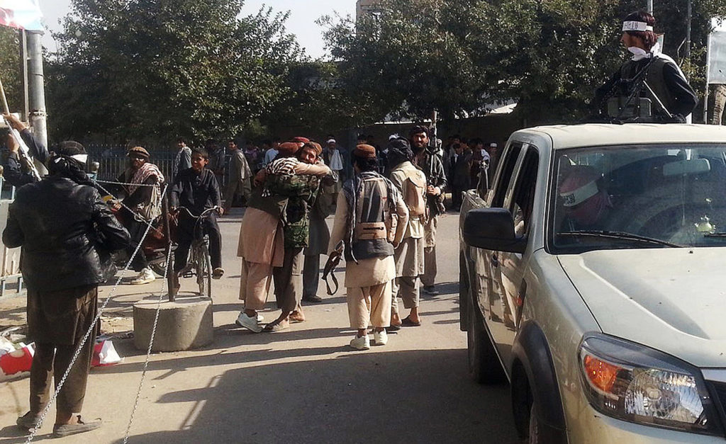 Taliban fighters hug each other a day after they overran the strategic northern city of Kunduz, Sept. 29, 2015. Photo: AFP/Getty Images