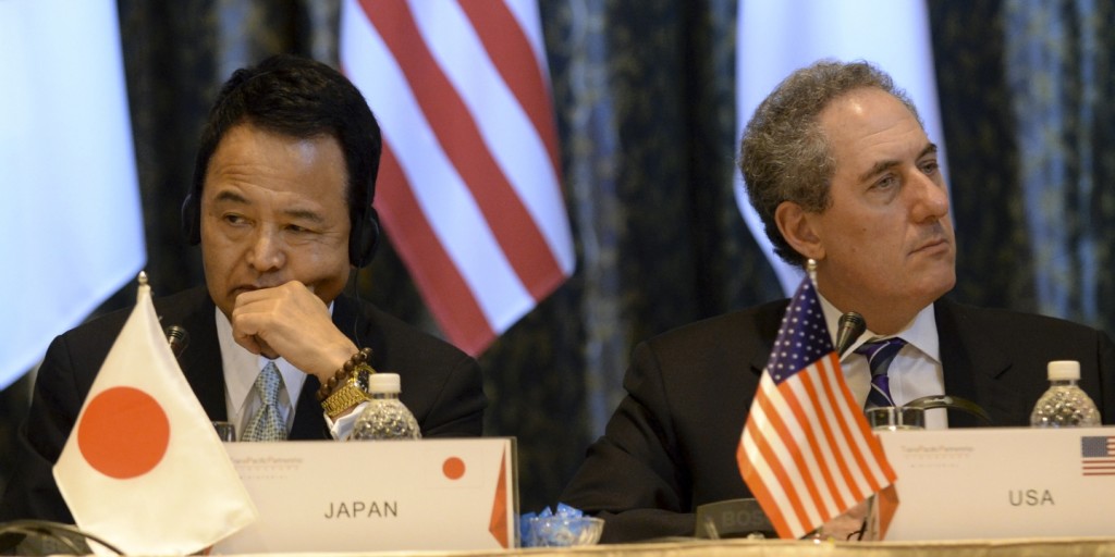 U.S. Trade Representative Michael Froman and Japan’s Minister of Economic and Fiscal Policy Akira Amari attend a press conference at the Trans-Pacific Partnership (TPP) ministerial meeting in Singapore on February 25, 2014. Photo: Roslan Rahman/AFP/Getty Images