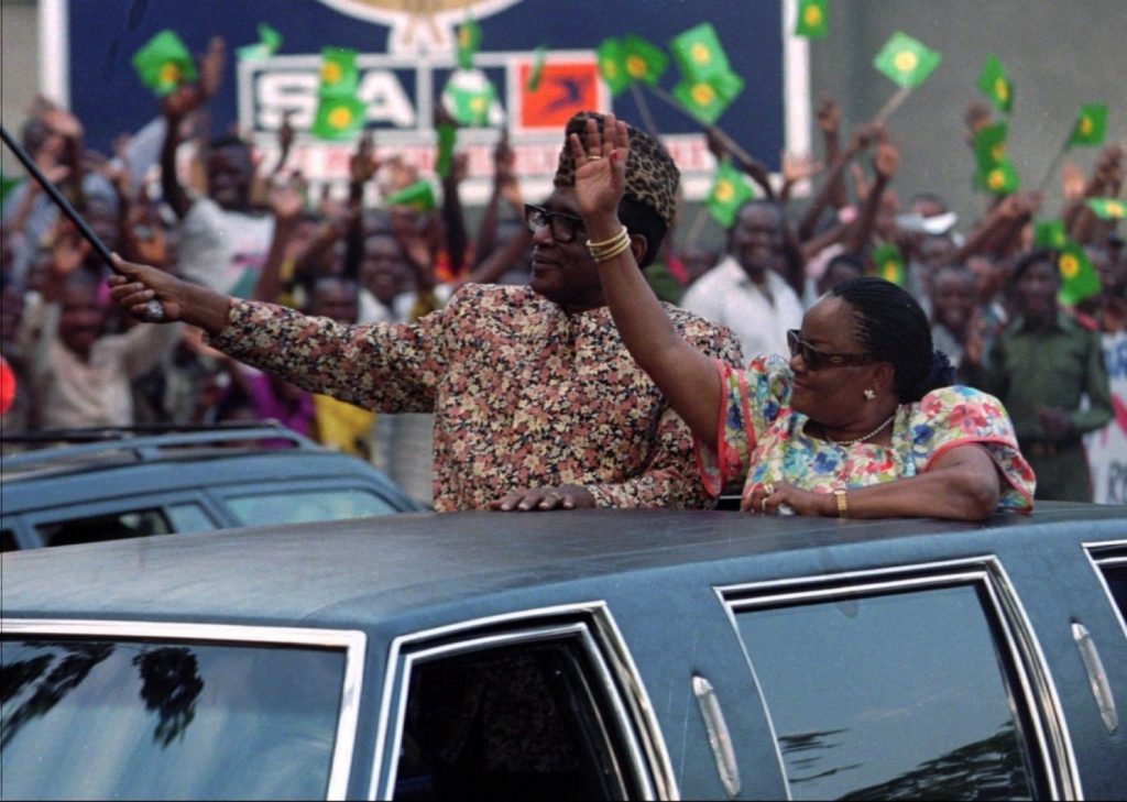  President Mobutu Sese Seko of Zaire (now Congo) and his wife Bobi Lawda wave to supporters from their limousine as they pass by in Kinshasa, Tuesday, Dec. 17, 1996. (AP PHOTO/Michel Euler)