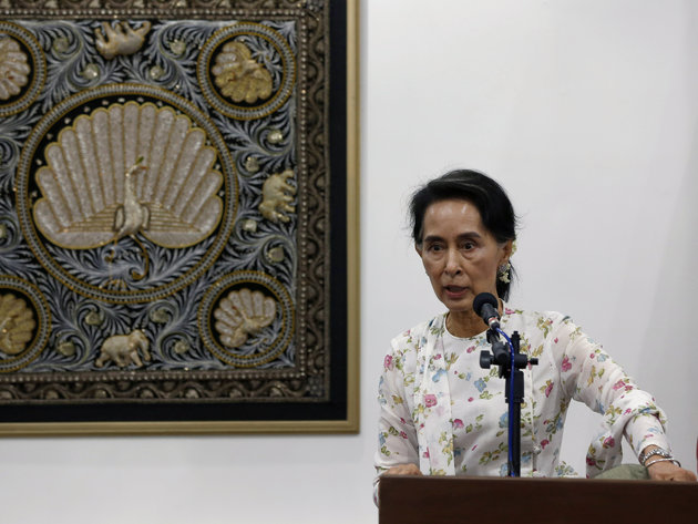 Myanmar Foreign Minister Aung San Suu Kyi speaks during a joint news conference with U.S. Secretary of State John Kerry (not in picture) in Naypyitaw, Myanmar, 22 May 2016. REUTERS/Nyein Chan Naing/Pool