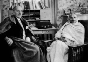 Rolland com Mahatma Gandhi, de quem se tornou amigo, em 1931 (Foto: Reprodução)