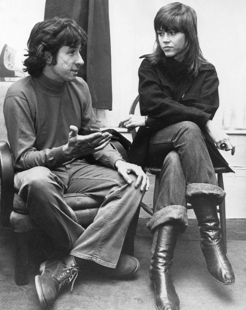 Tom Hayden and Jane Fonda in London in 1972. (AP)