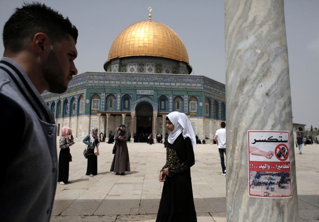 A poster calling for the destruction of CCTV cameras is posted on a column at the Al-Aqsa Mosque compound in Jerusalem in front of the Dome of the Rock, April 8, 2016. Photo: Ahmad Gharabli/AFP/Getty Images