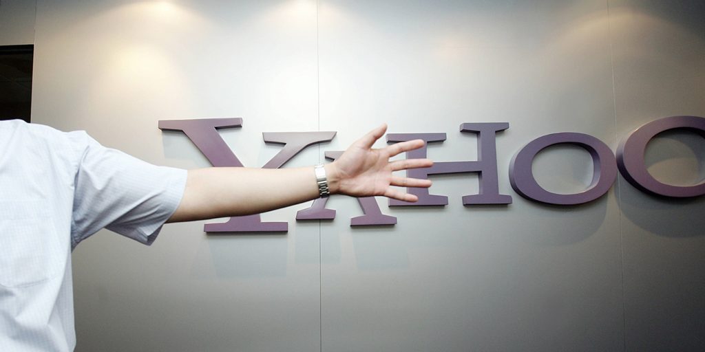 A security guard attempts to stop photographers from taking pictures outside the Yahoo logo at its office in Hong Kong on Oct. 18, 2005. Photo: Samantha Sin/AFP/Getty Images
