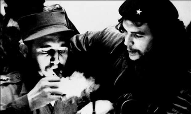 Fidel Castro (L) with Ernesto Che Guevara. Photograph: Roberto Salas/AFP/Getty Images